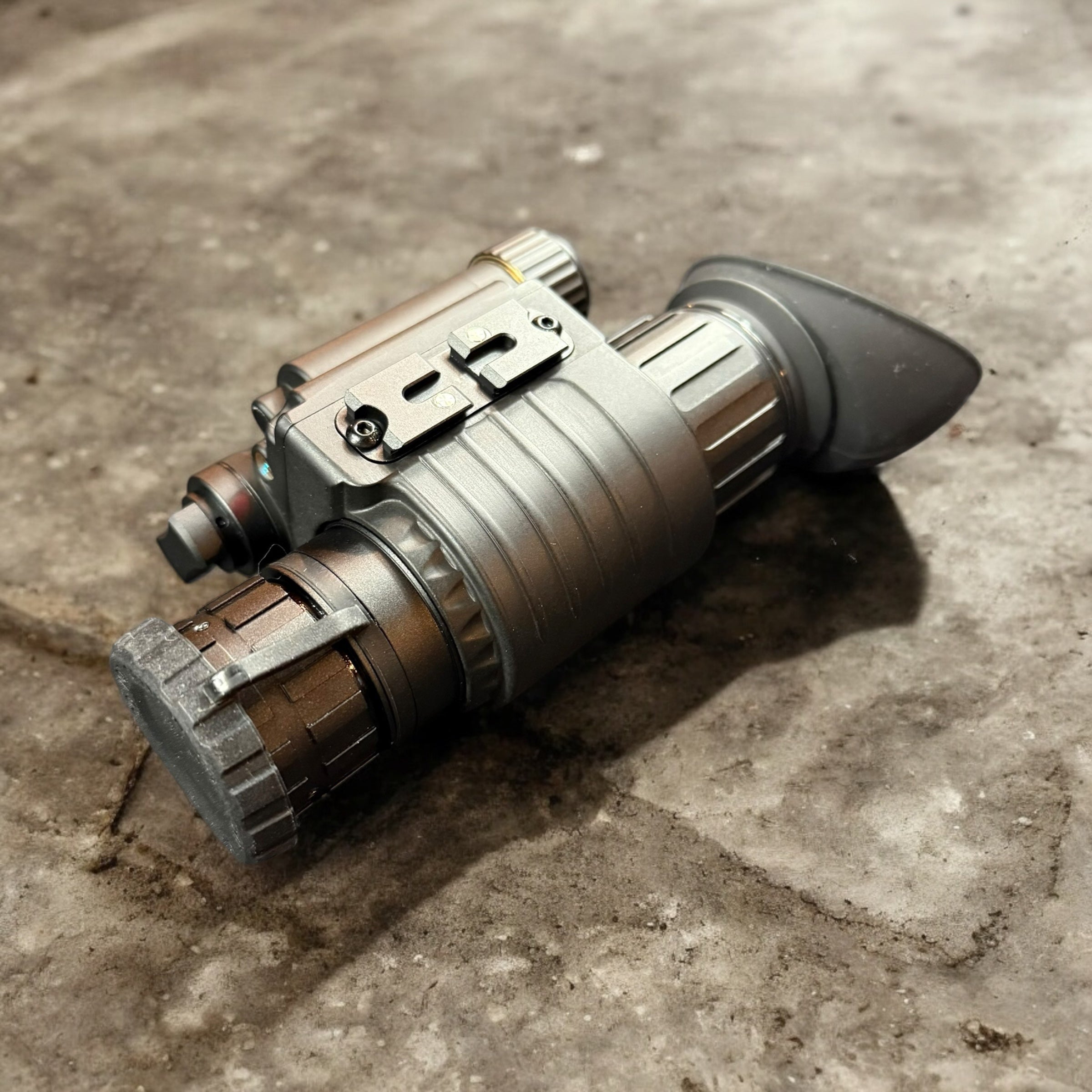 ブーにハット　pvs-14 MAX14 | 1 oz All-Metal Night Vision J-Arm with Rotating